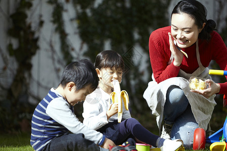 人类年轻女士们保姆花园游戏图片