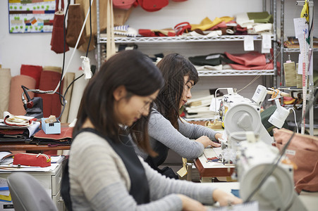 在制作手提包的女缝纫工尾道市高清图片素材