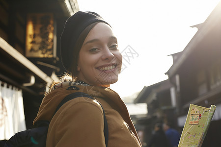  开心的外国女性图片