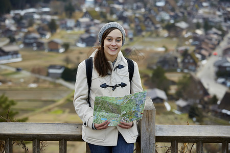 带着地图的女人来采风岐阜县图片