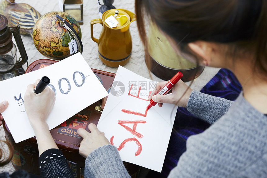 日本人女人拍卖喜欢跳蚤市场的女图片