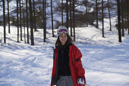  开心滑雪的女性图片