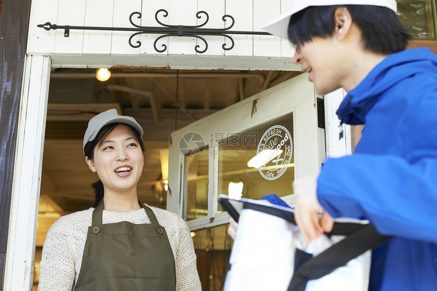 外卖小哥到店取餐图片