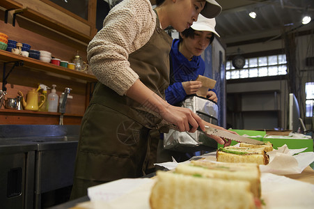 外卖小哥到店取餐等候图片