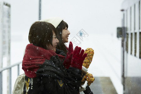 高中同学冬季寒假一起出去旅游图片