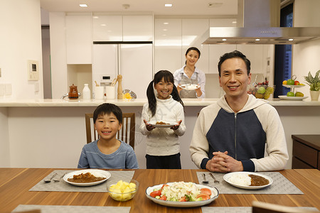 人类独立式住宅房屋家庭晚餐图片