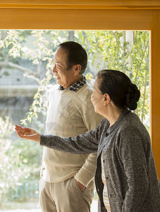 老年夫妻居家陪伴图片