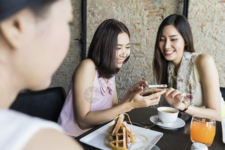 女孩们喝下午茶休闲图片