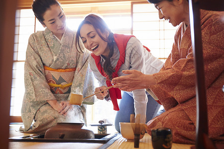 外国游客参观茶道图片