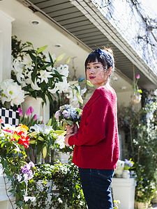  花店的女性图片