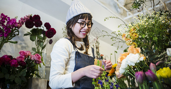 高兴的花店女职工背景