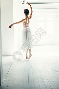 舞蹈室的气质舞蹈演员图片