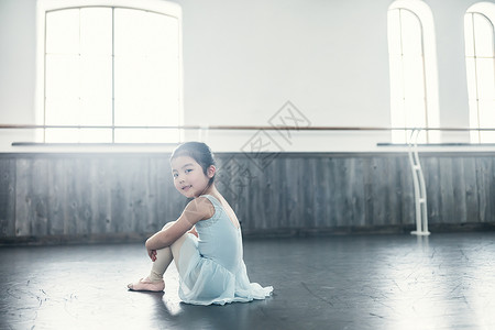 学习芭蕾舞的小女孩背景图片