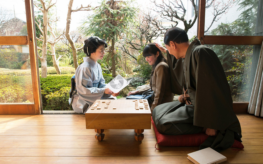 三人女士居民丰富的家庭通知表图片