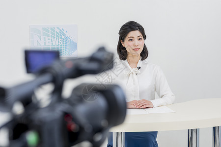 电视公告录制节目的女主播背景