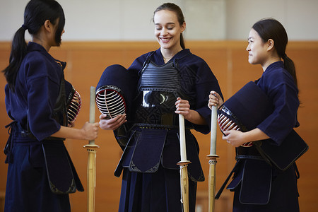 剑道班学习剑道的女孩们背景