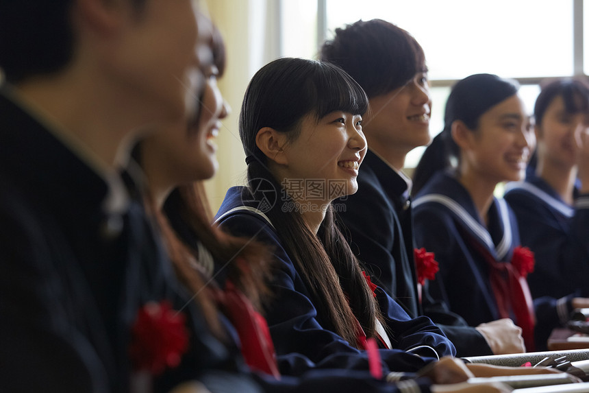 教室里的欢笑的学生图片