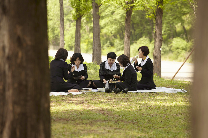 韩国人中年判断女孩校友图片