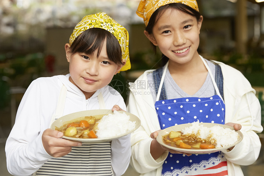 小学生暑期实践课学习烹饪图片