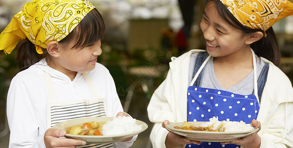 小学生户外活动做好饭图片