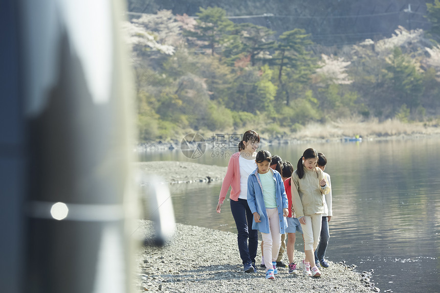 学生们参加课后户外活动时间图片