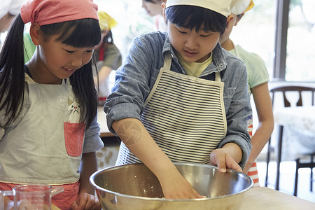 肖像全力以赴假期森林学校小学生做饭图片