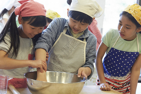 菜肴乌冬食物森林学校小学生做饭图片