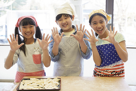 较年轻粉末亚洲森林学校小学生做饭图片