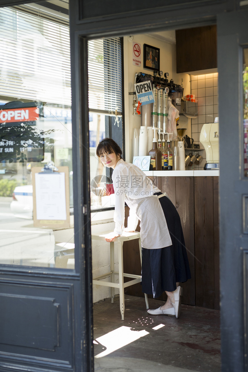 咖啡店女职员图片