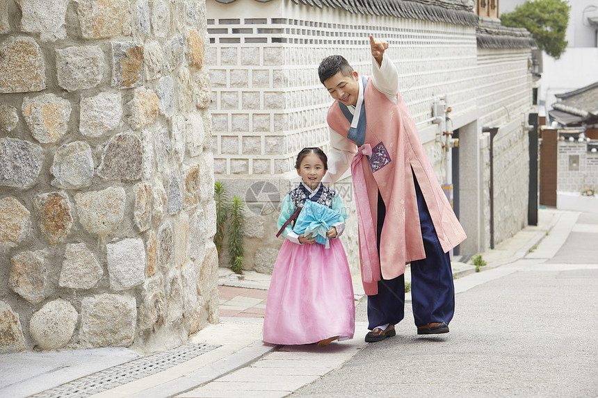 韩式传统服饰家庭图片