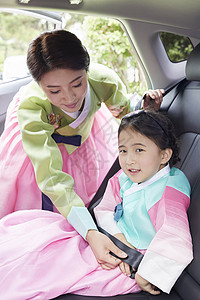 韩式传统服饰家庭图片