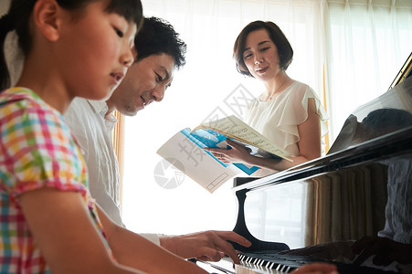 复制空间女生爱好钢琴课图片