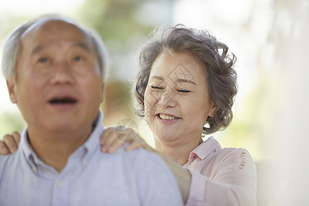 幸福的老年夫妻背景图片