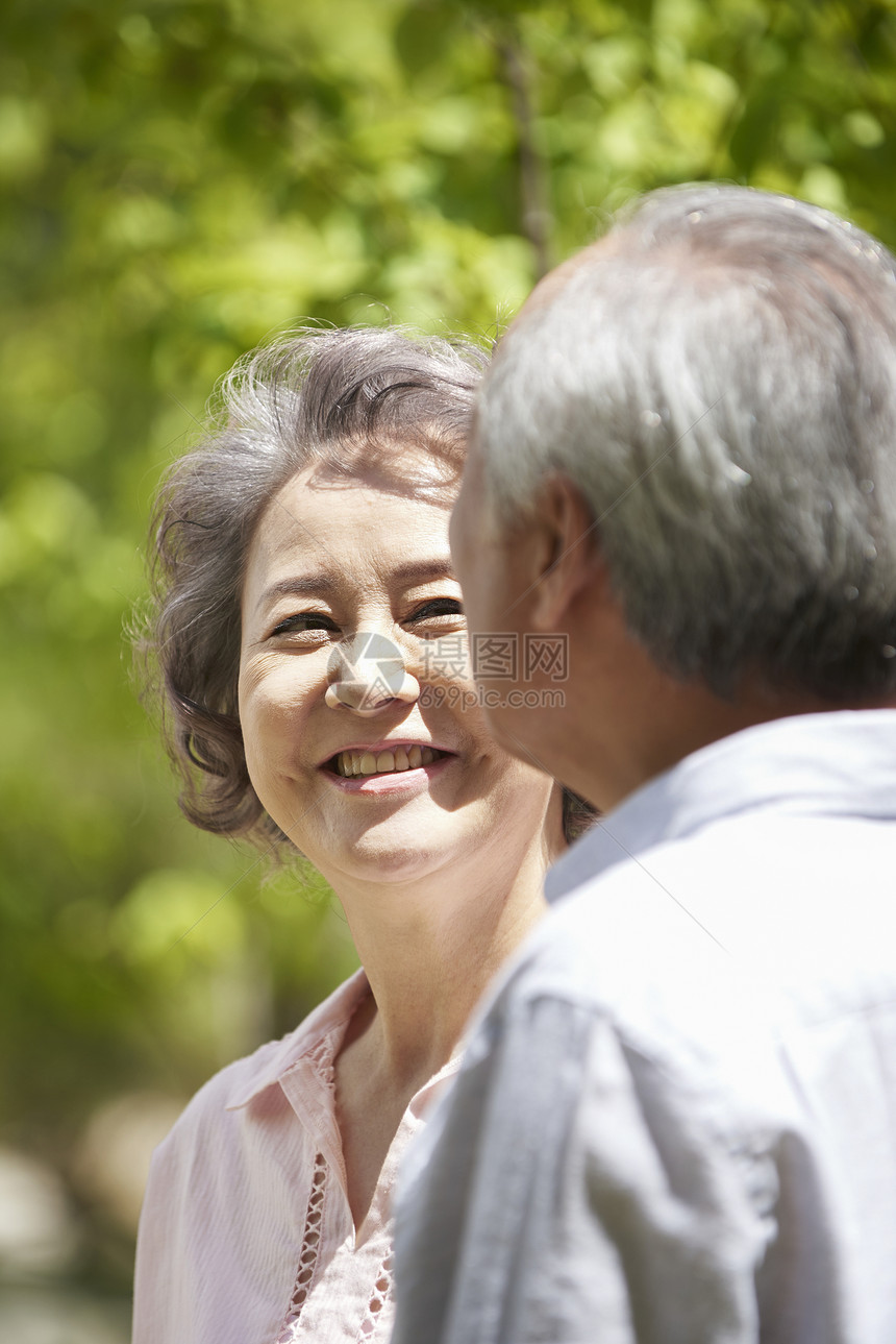 幸福的老年夫妻图片