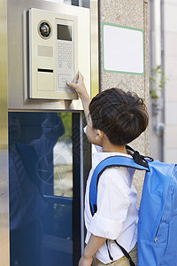 背袋子男孩书包亚洲人轮廓小孩背景