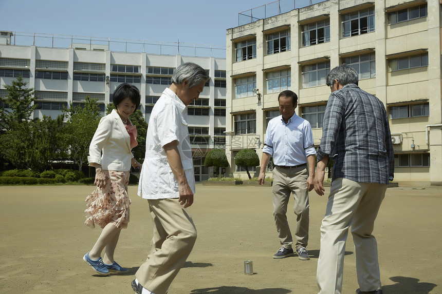 老年人聚会回忆青春图片