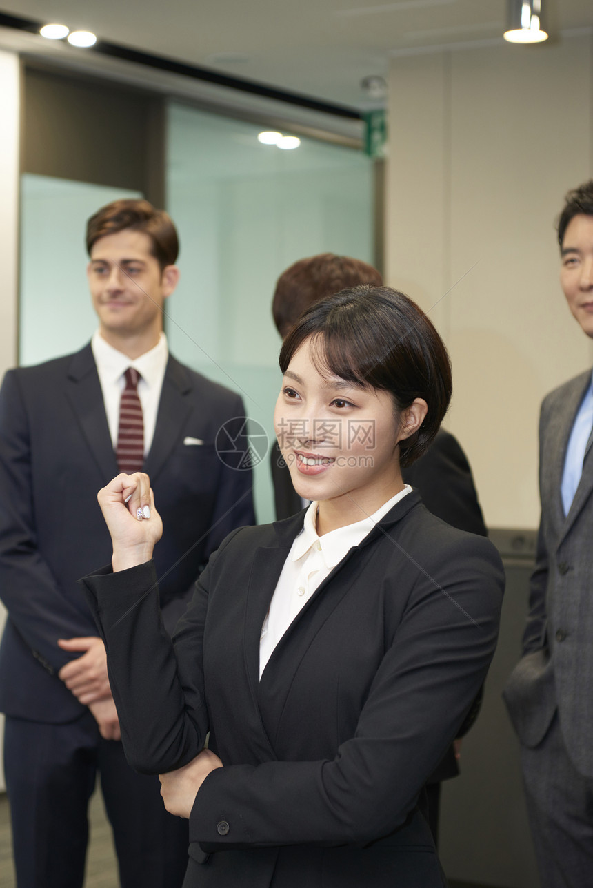 年轻人表示新生代女商人图片