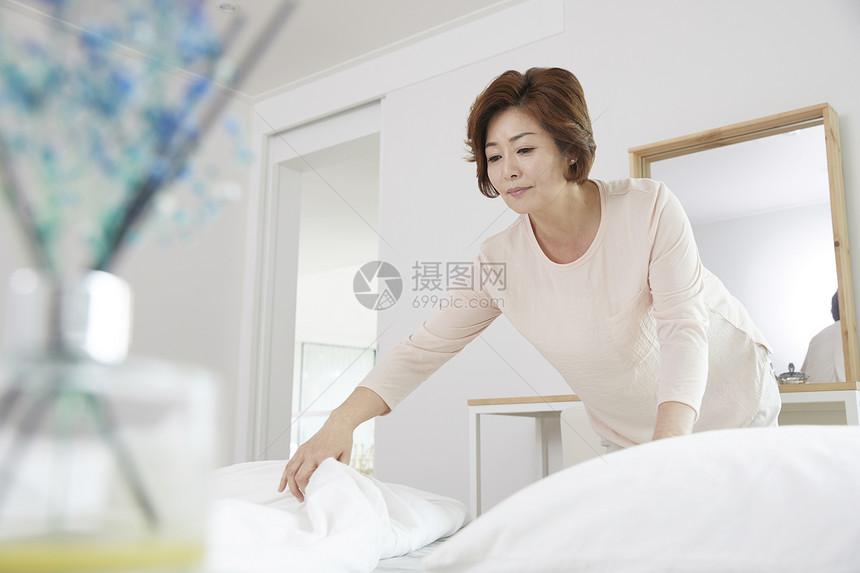 在内卧室50多岁妈妈家庭主妇中年韩国人图片