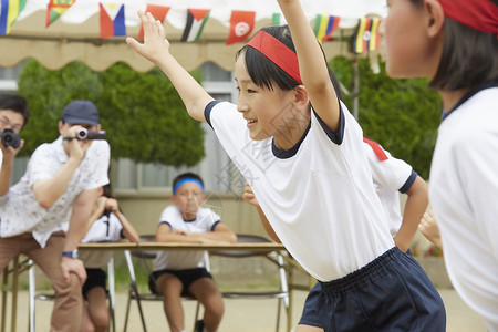 参加运动会的小学生图片