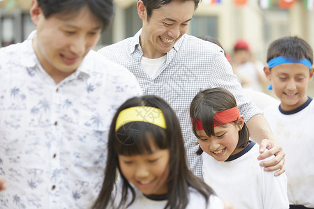 参加运动会的小学生图片