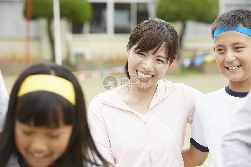 参加运动会的小学生图片