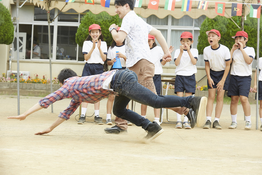 参加运动会的小学生图片