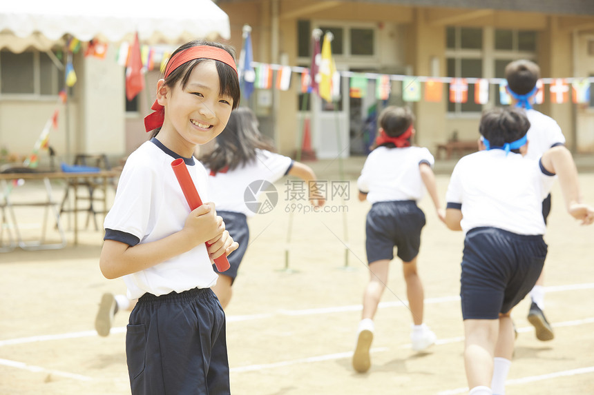 参加运动会的小学生图片