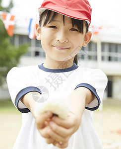 学校参加运动会的小学生图片