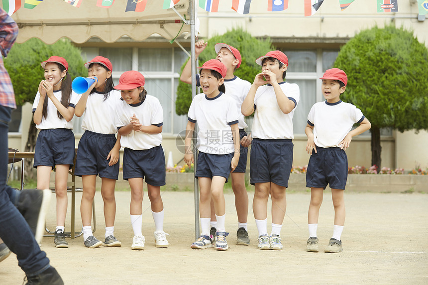 参加运动会的小学生图片