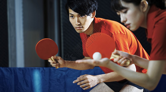 男女职业乒乓球双打图片