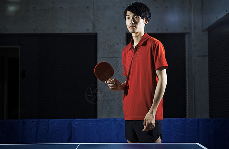 典型上课教养乒乓球运动员的男人图片