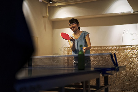 青春商务人士ol打乒乓球的女人图片
