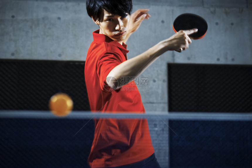 男子奥林匹克课程乒乓球运动员的男人图片