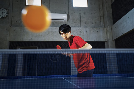 练习健身房比赛乒乓球运动员的男人图片